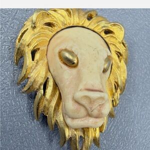 Vintage Signed LUCA RAZZA Lion Head 1970s Lucite Resin 3D Pendant Necklace
